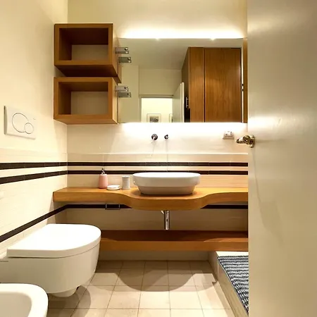 Di Casa Al Colosseo Apartment *