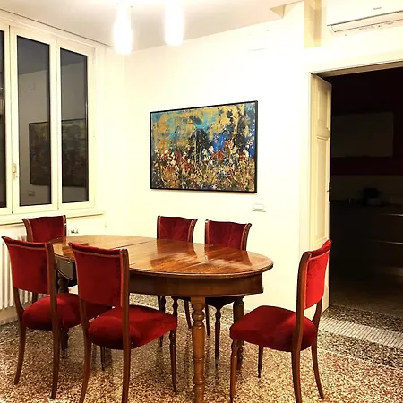 Di Casa Al Colosseo Apartment *