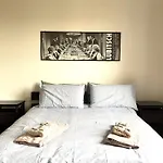 דירה Di Casa Al Colosseo *